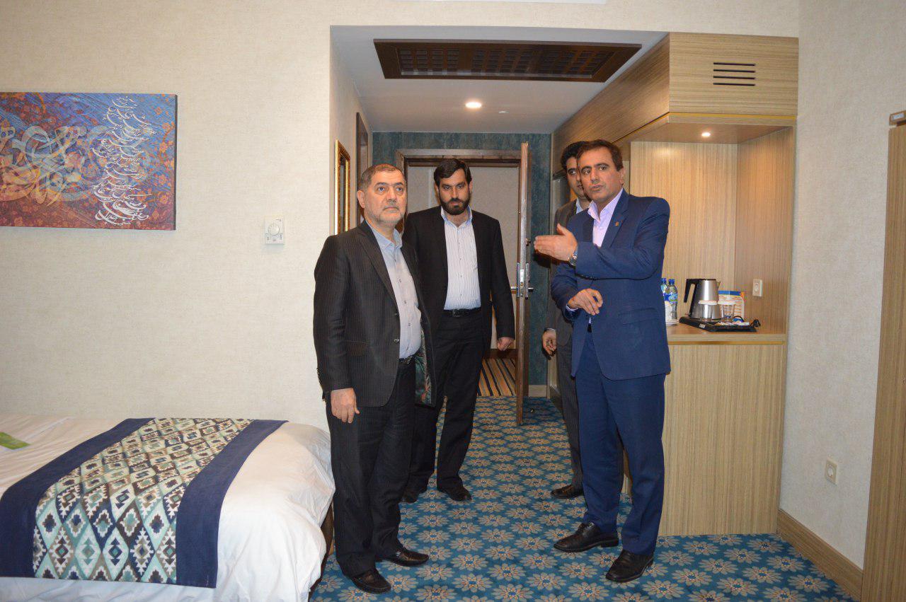 بازديد ریاست هیئت مدیره شركت سياحتي ومراکز تفریحی پارسيان از پروژه هاي انجام شده هتل بين المللي پارسيان كوثراصفهان