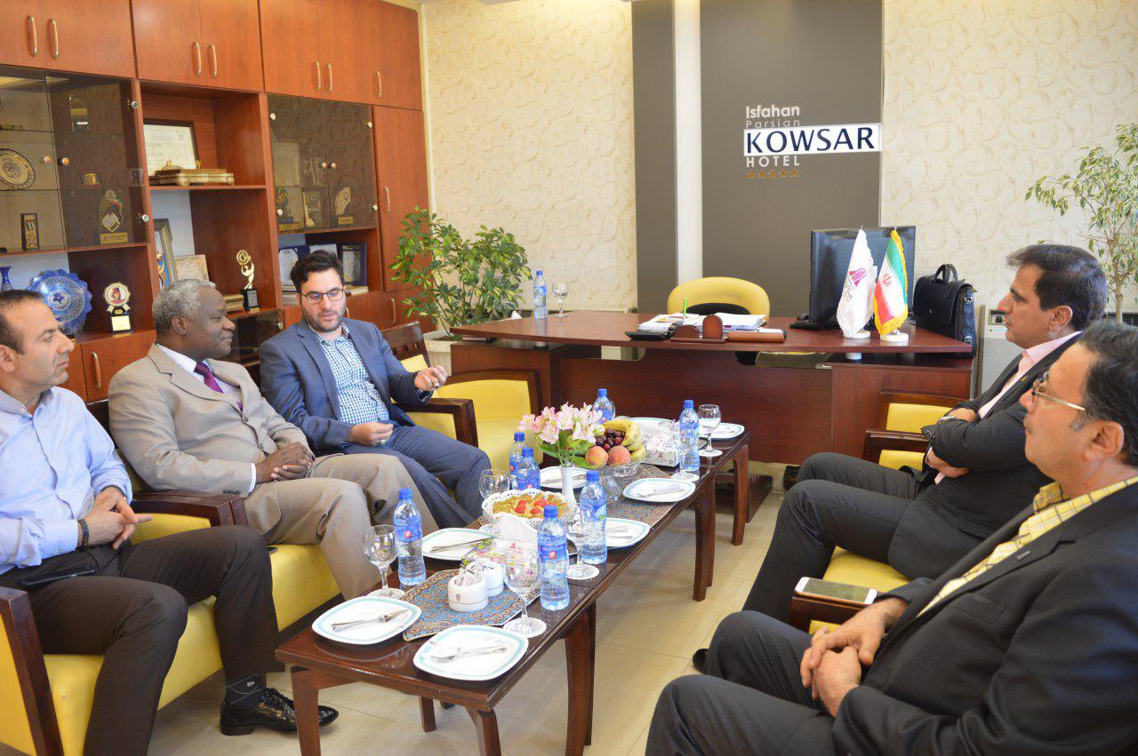 برگزاری نشست دوستانه سفرای کشورهای تاجیکستان ،ساحل عاج ،اوکراین ،ازبکستان و چین با مدیرعامل شرکت هتلهای بین المللی پارسیان